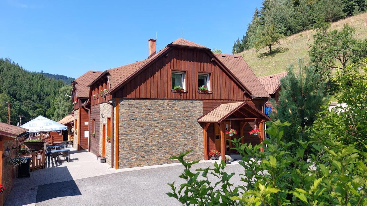 U Vesele Lisky Hotel Hutisko Exterior photo